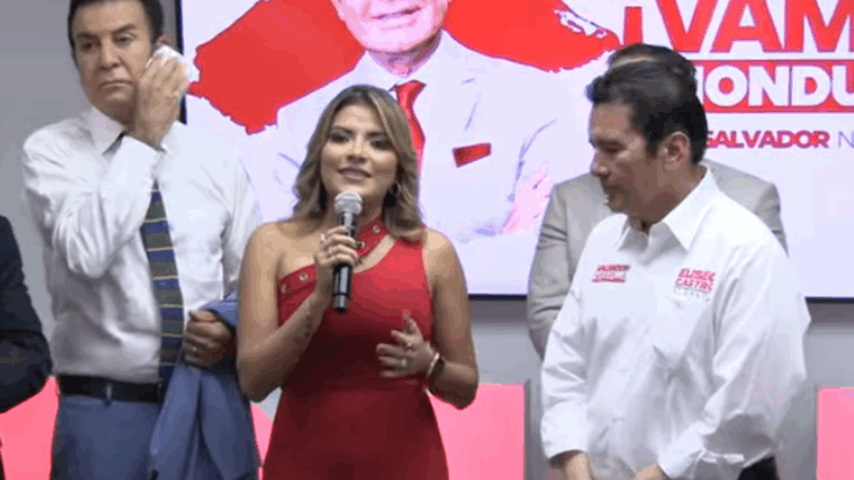 Penoso: Sarai Espinal realiza una encuesta… y pierde el candidato de su partido